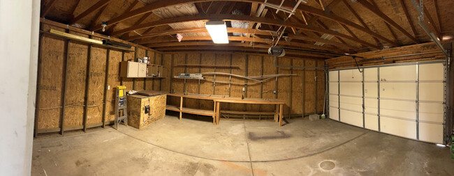 Building Photo - 6690 Basswood Dr