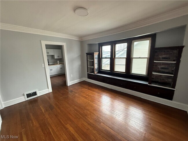 Building Photo - 3540 E 154th St