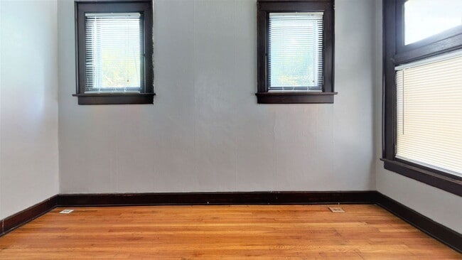 Building Photo - 288 E 13th Ave