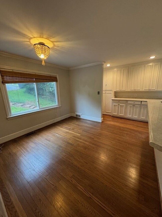 Building Photo - Beautiful 3 Bedroom/2 Bath Home in Convers...