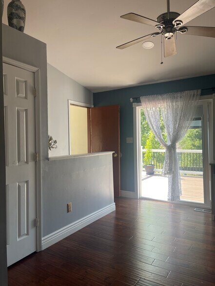 Building Photo - 563 Summit Hills Dr