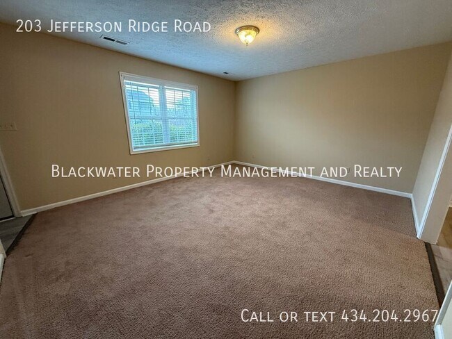 Building Photo - 203 Jefferson Ridge Rd