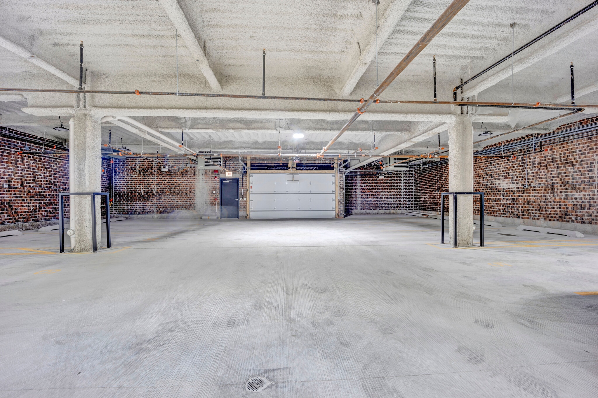 Building Photo - 4920 N Lincoln Ave