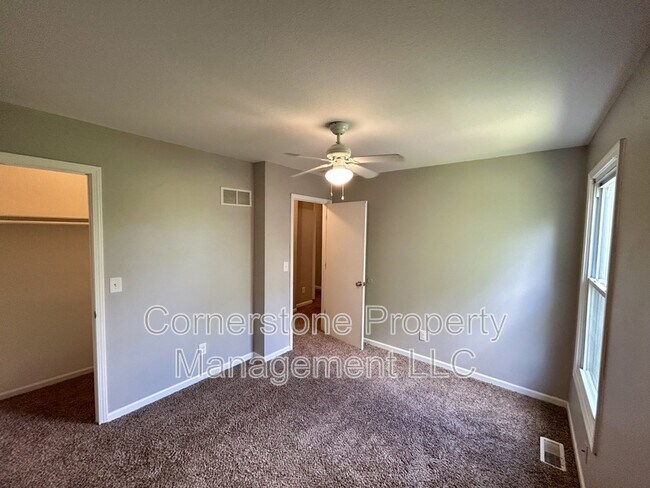 Building Photo - 2324 Ranch St
