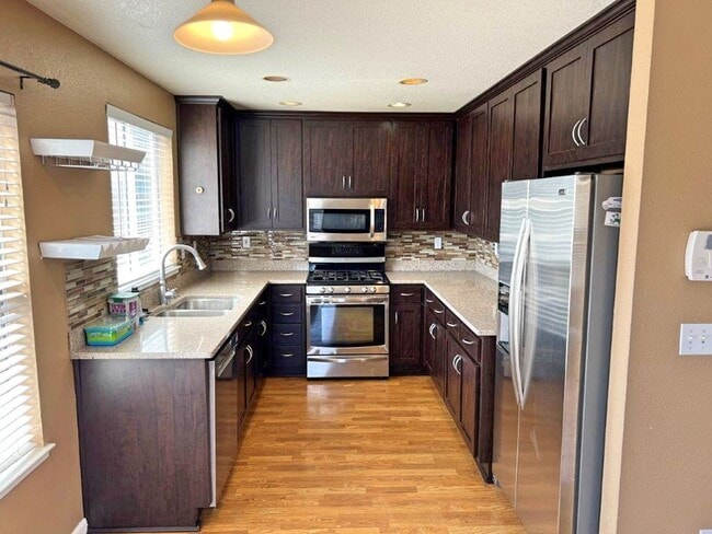 Building Photo - Modern 4 Bedroom 3 Bath Close to Marina Suisun City *Star Rentals