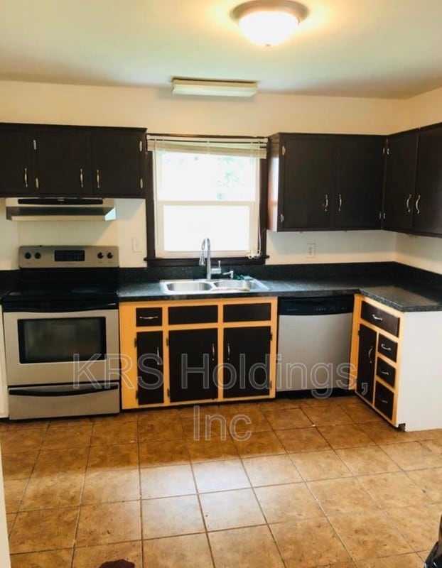 Building Photo - 8514 Kennedy Dr