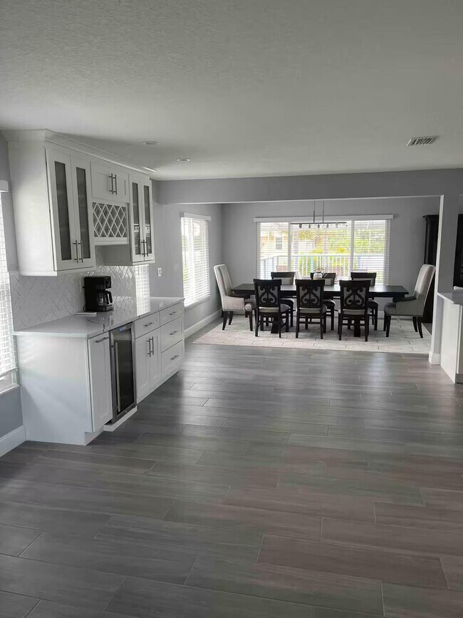 Building Photo - 4 Bed/2 Bath Waterfront Paradise with Pool, Dock & Gulf Access in Baileys Bluff