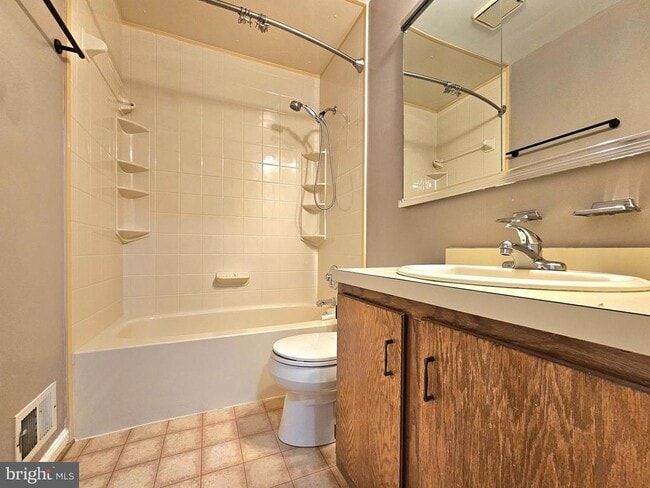 Building Photo - 8561 Southlawn Ct