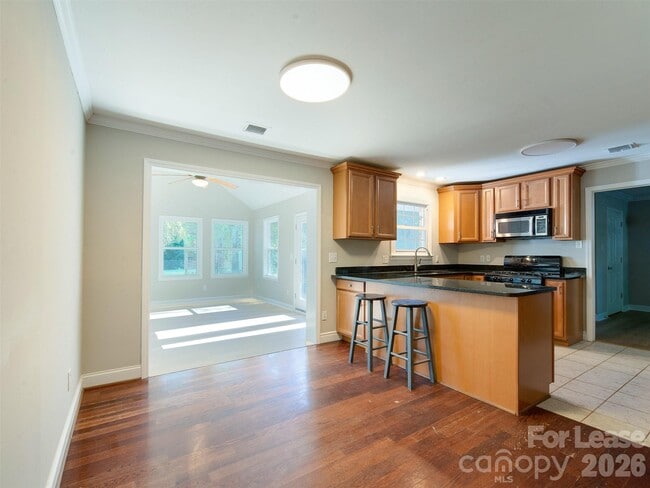 Building Photo - 709 Cooper Dr