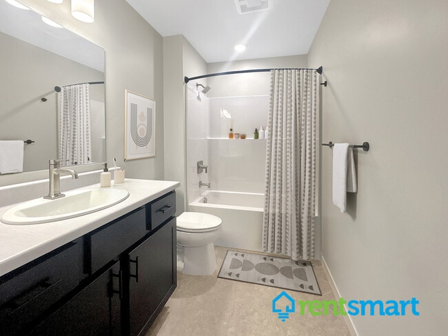 Building Photo - 2405 Arcadia Dr