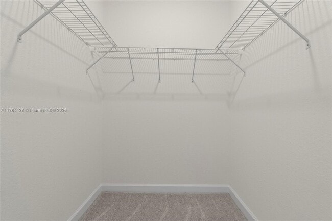 Building Photo - $2550 2634 SE 29 St