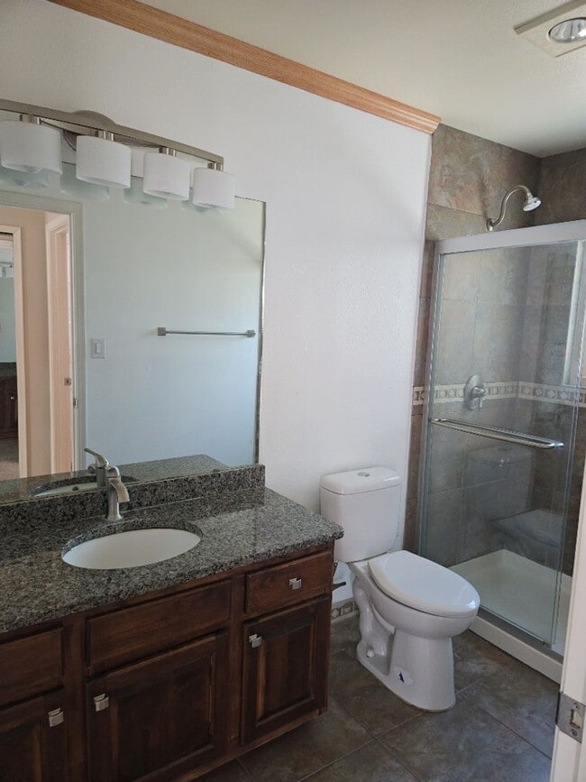 Building Photo - 4 Bedroom, 3 Bathroom! Lovely Home Coming ...