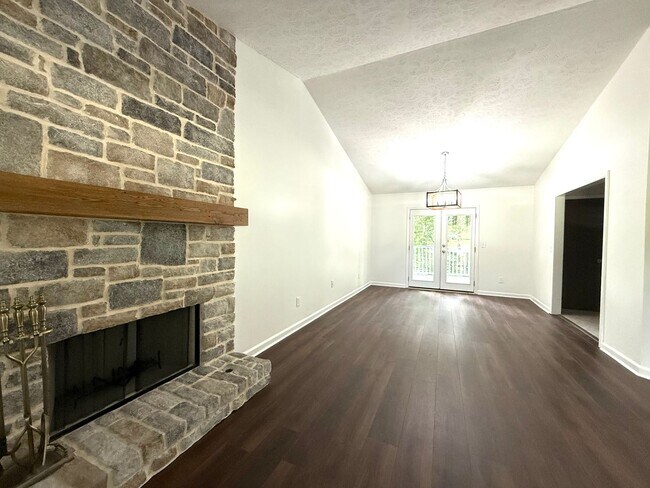 Building Photo - RENOVATED!!!!Great Location with Desirable...