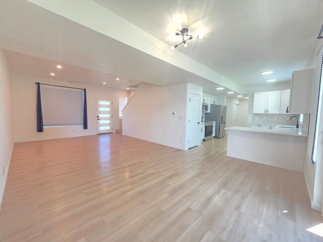 Building Photo - $2,500 - 4 Bed / 2.5 Stunning Home in Five Mile Prairie Neighborhood