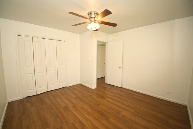 Building Photo - 5105 S Kingston Ave