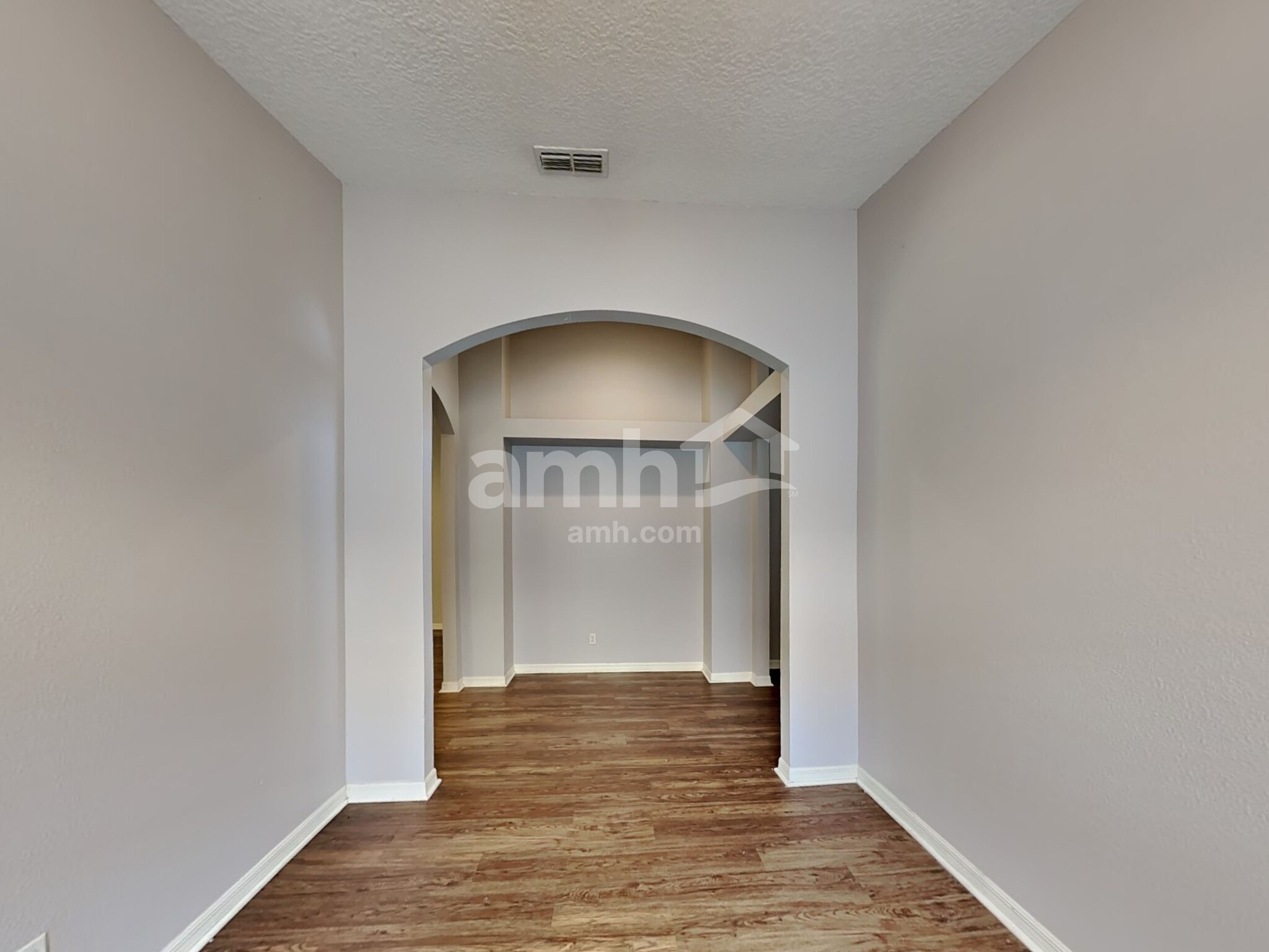 Building Photo - 204 Silver Palms Cir
