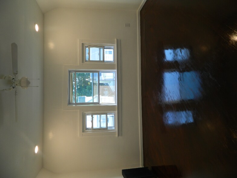 Building Photo - 56 Lenox St