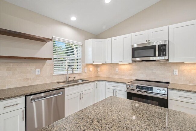 Building Photo - 519 SW 19th Ave