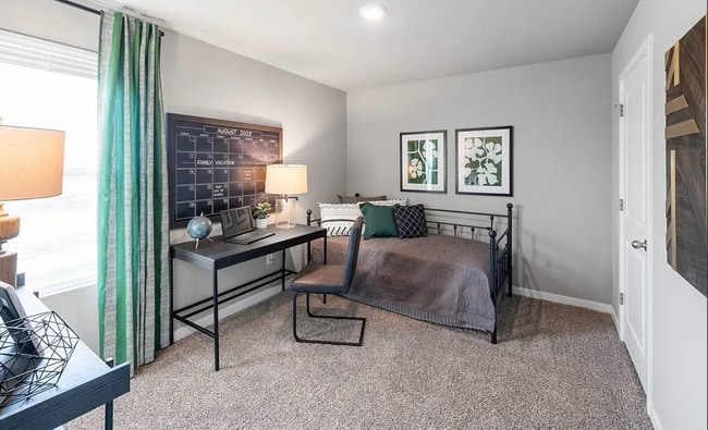 Building Photo - 2569 SE Hawkins Ave