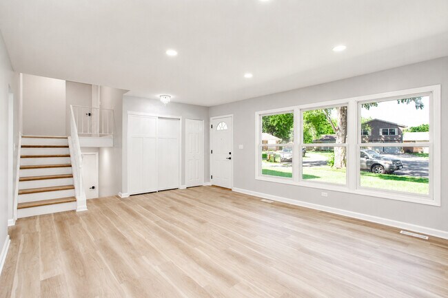 Building Photo - 7777 Ramsgate Cir S