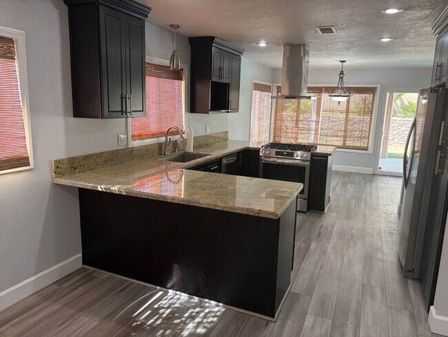 Building Photo - 1118 Zircon St
