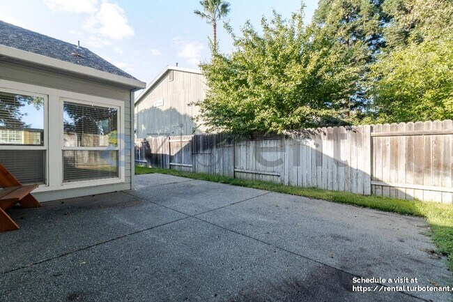 Building Photo - 2703 Albany Ave