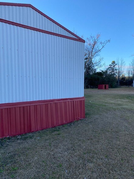Building Photo - 401 Academy Ln