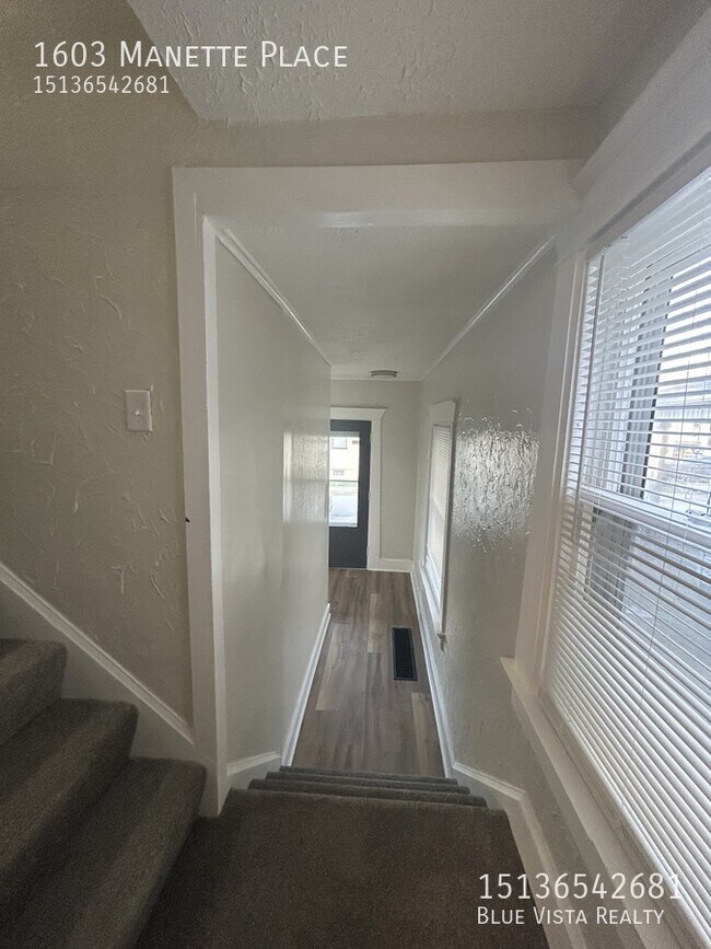 Building Photo - 1603 Manette Pl