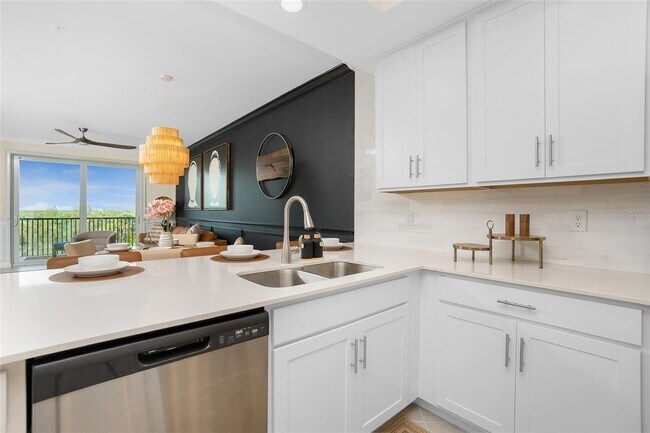 Building Photo - 14141 Heritage Landing Blvd