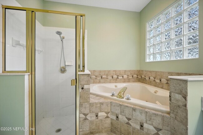 Building Photo - 4565 E Seneca Dr