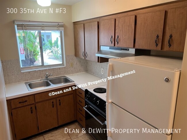 Building Photo - NE St Pete 1/1 Affordable Condo