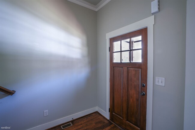 Building Photo - 3 br, 3.5 bath Townhome - 1304 Essex Manor...
