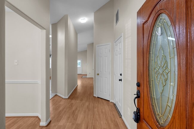 Building Photo - 32111 Willow Creek Park