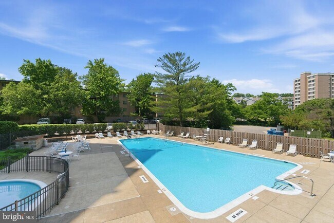 Building Photo - 5340 Holmes Run Pkwy