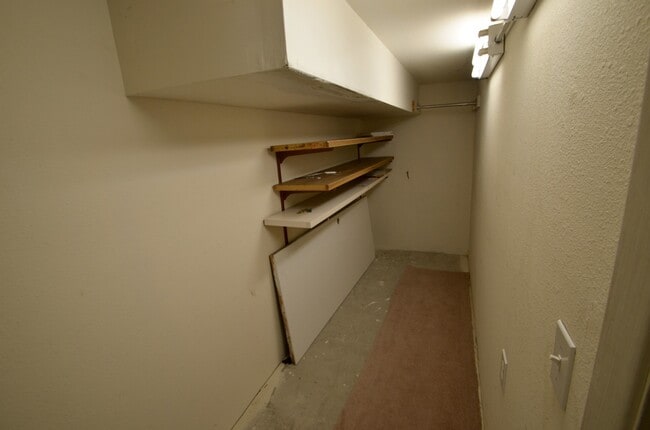 Building Photo - Penthouse 1 Bedroom with Loft!