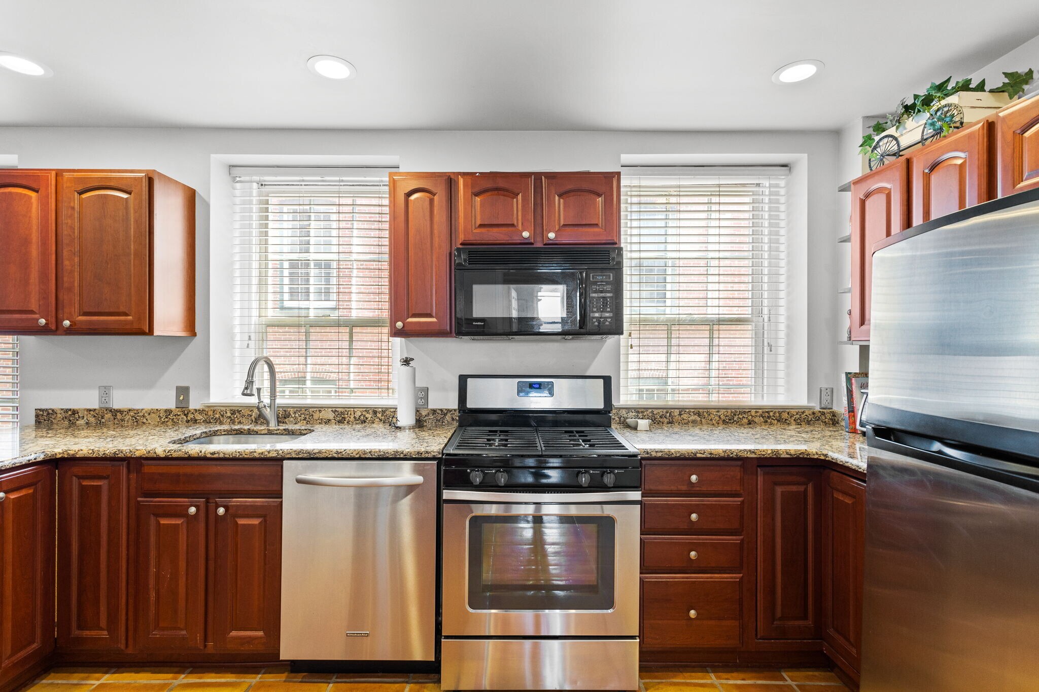 Building Photo - 142 N Bread St