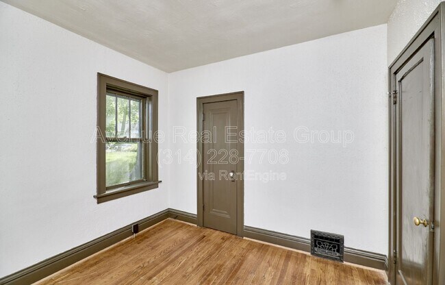 Building Photo - 5021 Ray Ave