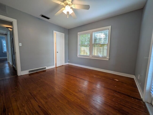 Building Photo - 145 29th Ave N