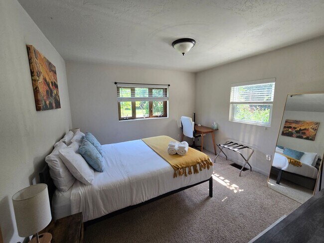 Building Photo - Stunning 4Bed 2bath House in Point Breeze!...