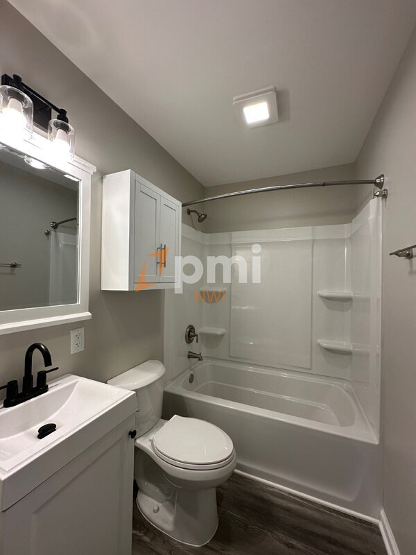 Building Photo - 397 Briarwood Dr