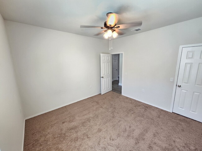 Building Photo - "Charming 3-Bed, 2-Bath Oasis in Austin!!