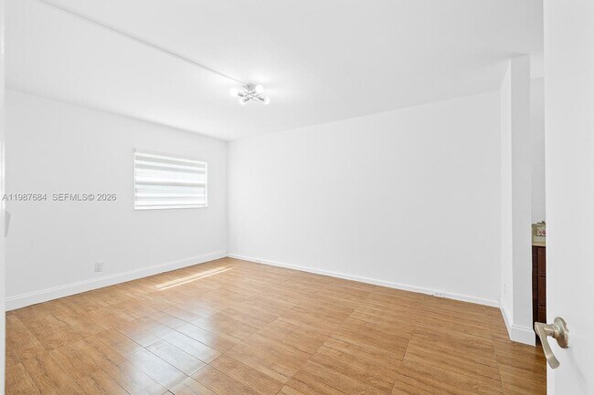 Building Photo - 1351 SW 125th Ave