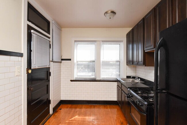 Building Photo - 2977 N Elston Ave