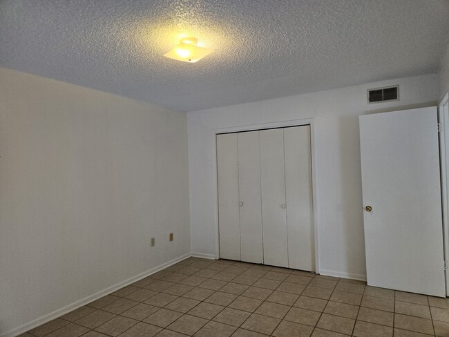 Building Photo - 100 Melrose Dr