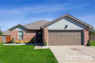 Building Photo - 104 Scarlet View