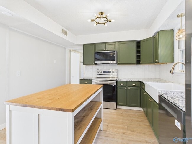 Building Photo - 2521 Lancelot Dr SE