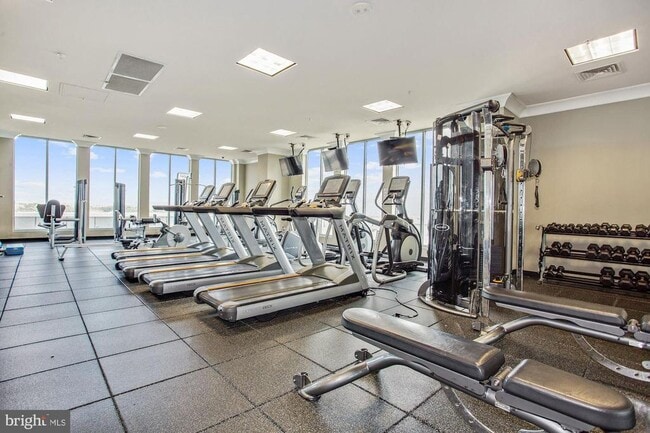 Primary Photo - 851 N Glebe Rd