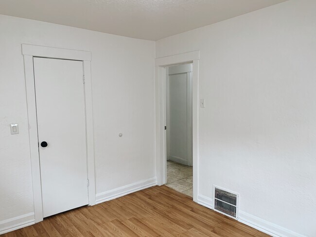 Building Photo - 1709 South