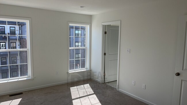 Building Photo - Brand New Townhouse in Cranberry!