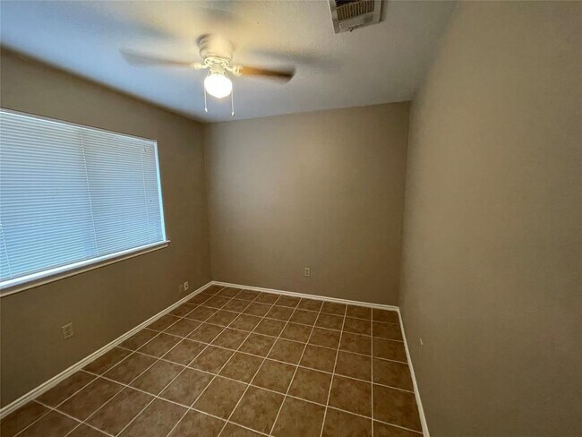 Building Photo - 830 Mica Ln